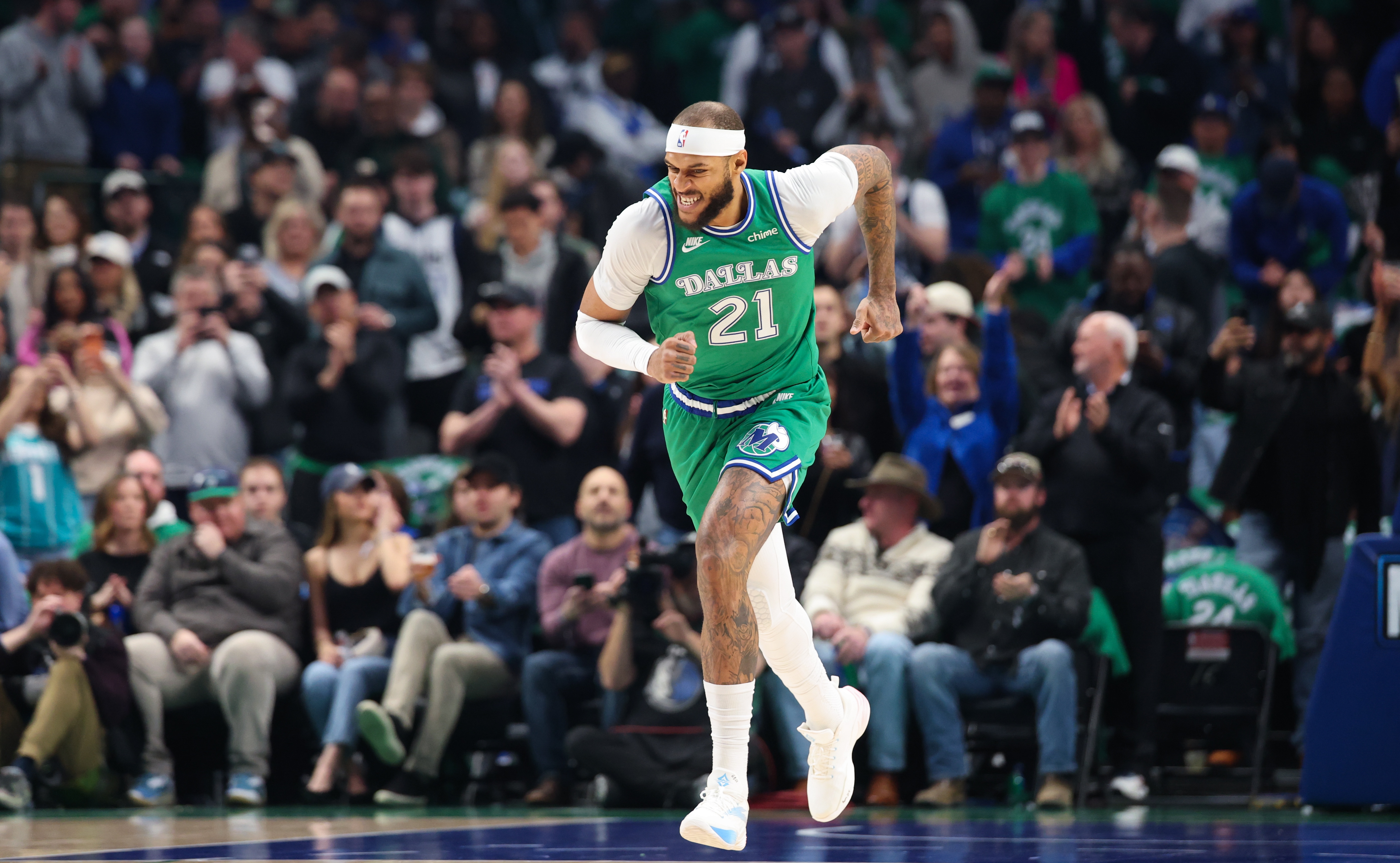 bob半岛体育登录入口-盼无大碍！独行侠中锋加福德遭遇右肩神经震荡 本场不会回归